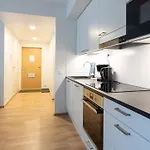Easy & Near Airport *