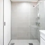 Easy & Near Airport *