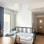 Easy & Near Airport *
