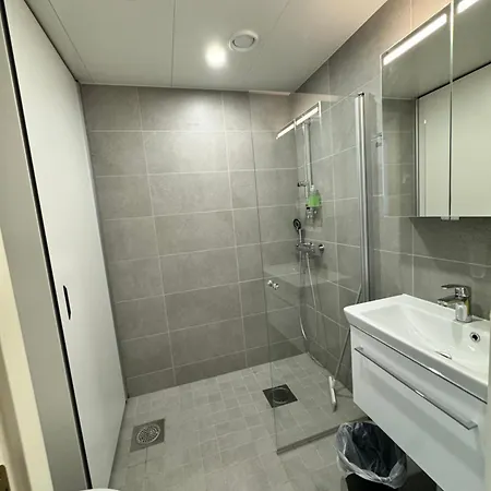 Easy & Near Airport Проживание в семье *