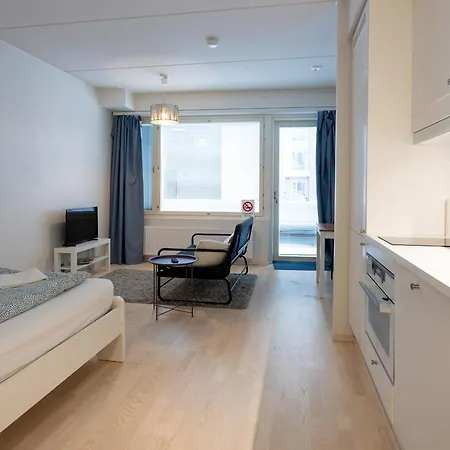 Easy & Near Airport *