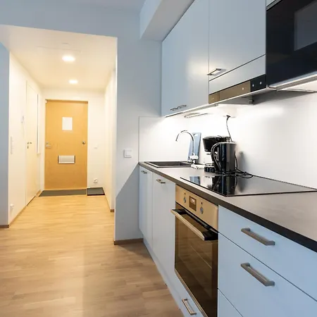 Easy & Near Airport *