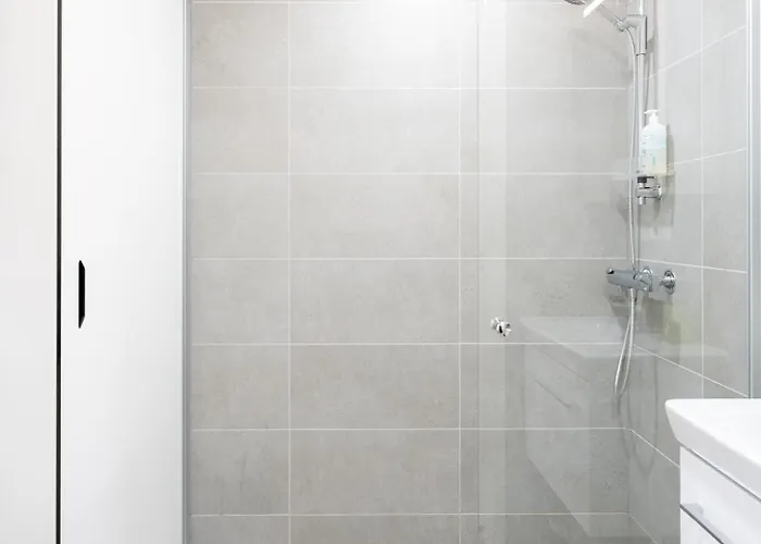 Easy & Near Airport *